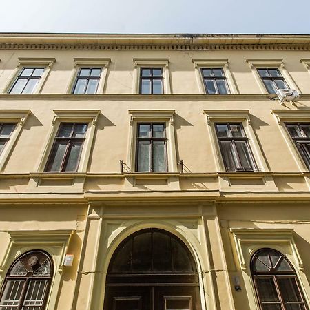 Sunlit Forest In The Centre Budapest Exterior foto